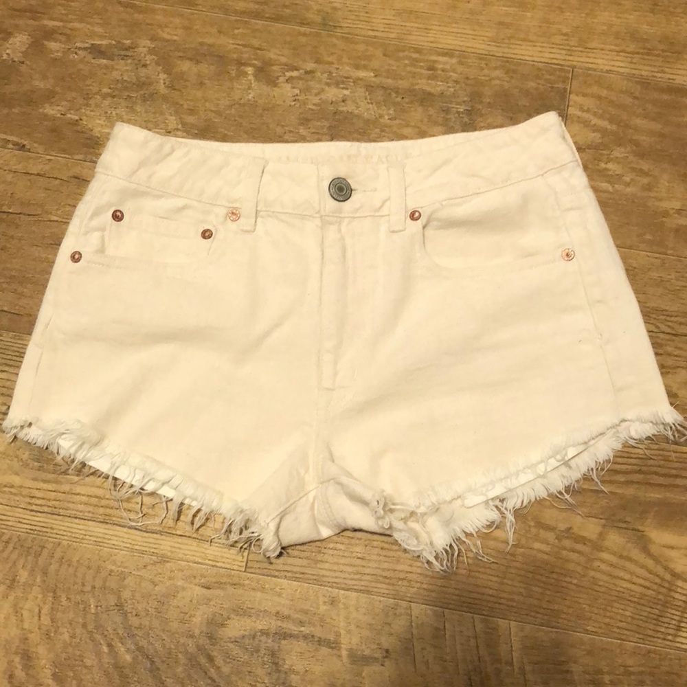 White shorts with patterned pockets